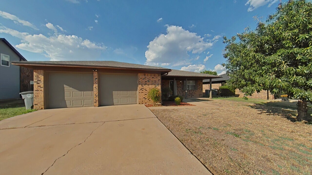 4914 SE Hardin Ave in Lawton, OK - Building Photo