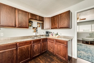 Magnolia Place in Dallas, TX - Building Photo