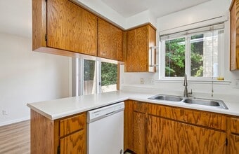 1845 N Keene Way Dr in Medford, OR - Building Photo - Building Photo