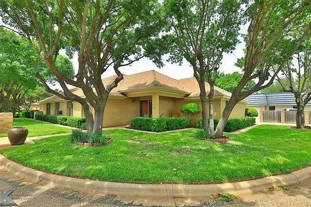 55 Surrey Square in Abilene, TX - Building Photo