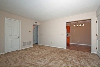 Terrace Park Villas in Bettendorf, IA - Building Photo - Interior Photo