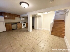 1568 Tremont St, Unit 2 Apartamentos