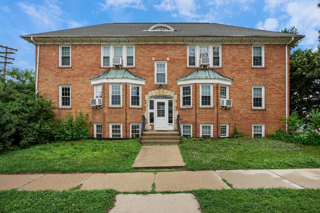 833 Midland St