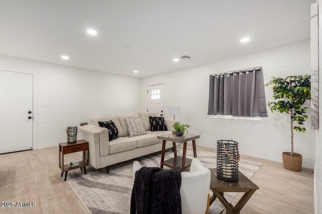 5238 S 13th Pl in Phoenix, AZ - Foto de edificio - Building Photo