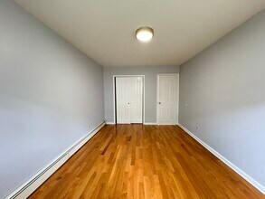 20 Western Ave, Unit 2 in Jersey City, NJ - Building Photo - Building Photo