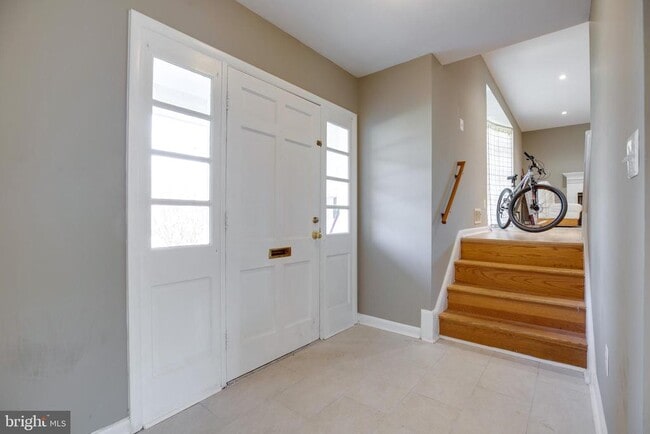 3923 Forest Grove Dr in Annandale, VA - Building Photo - Building Photo