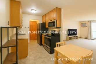 1690 Highway 36 W in St. Paul, MN - Building Photo - Building Photo