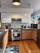 8174 Hansen Rd NE in Bainbridge Island, WA - Building Photo - Building Photo