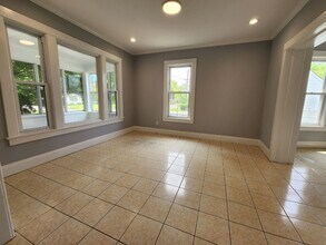 121 S Farview Ave in Paramus, NJ - Building Photo - Building Photo