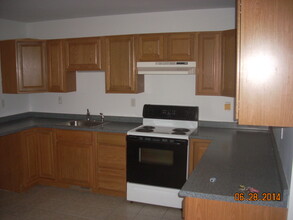 72 Kimball Dr, Unit 72 KIMBALL in New Britain, CT - Building Photo - Building Photo