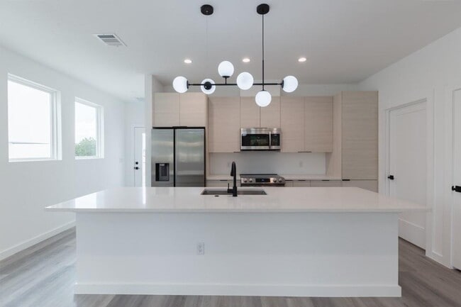 21515 Patton Ave in Lago Vista, TX - Building Photo - Building Photo