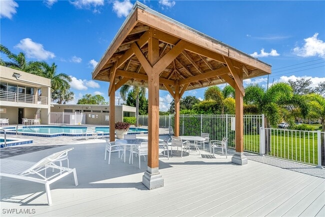 108 Santa Clara Dr in Naples, FL - Building Photo - Building Photo