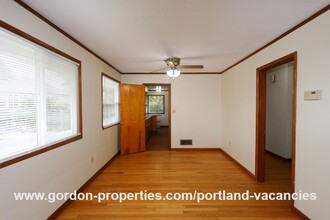 2803-2807 NE Hoyt St-Unit -2805 in Portland, OR - Foto de edificio - Building Photo