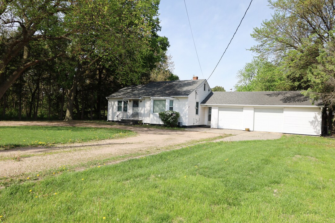 214 S Shady Bend Rd in Grand Island, NE - Building Photo