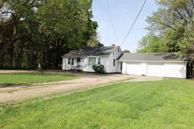 property at 214 S Shady Bend Rd