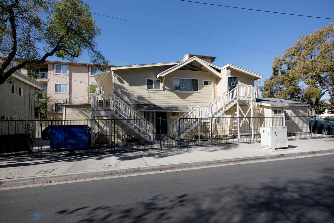 B29--2601-11 S Orchard/1238 W Adams in Los Angeles, CA - Building Photo