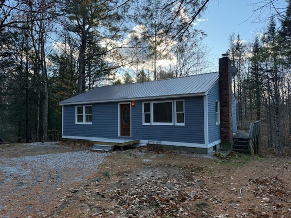 37 Calley Rd in Bristol, NH - Building Photo