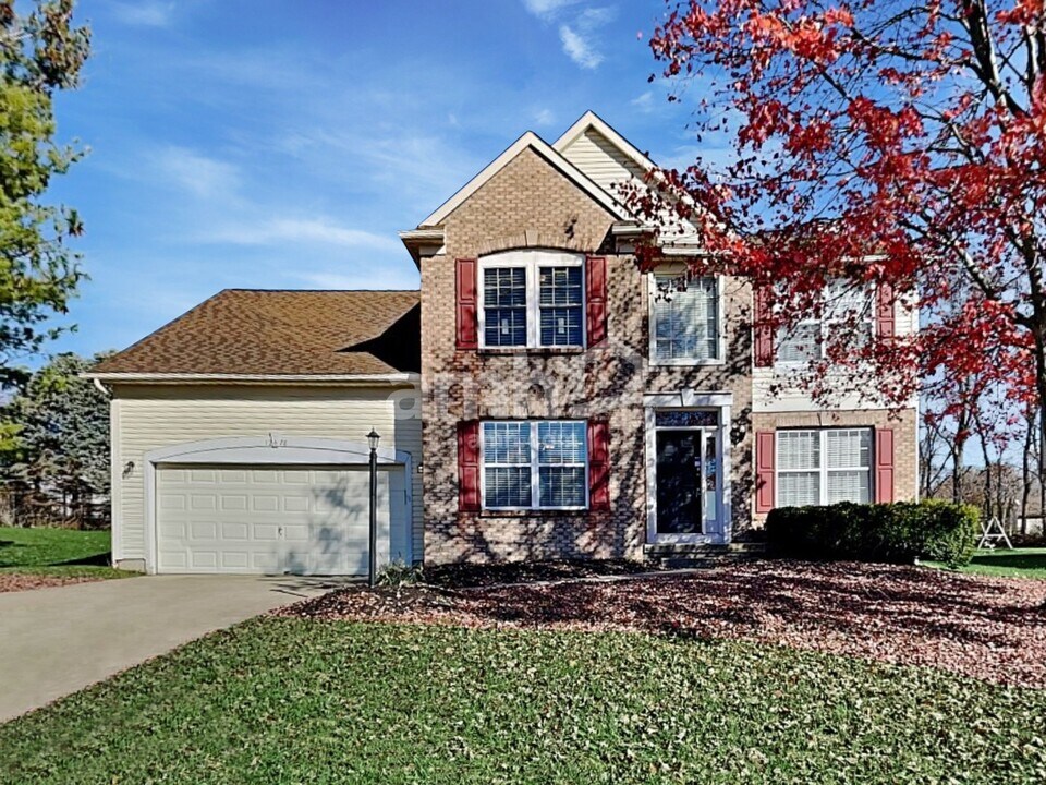 12478 Thoroughbred Dr in Pickerington, OH - Foto de edificio