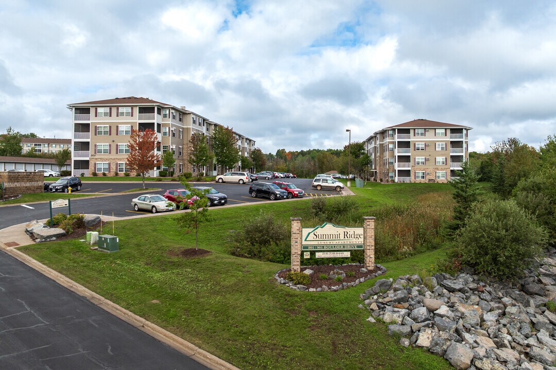 Summit Ridge Luxury Apartments in Duluth, MN - Foto de edificio
