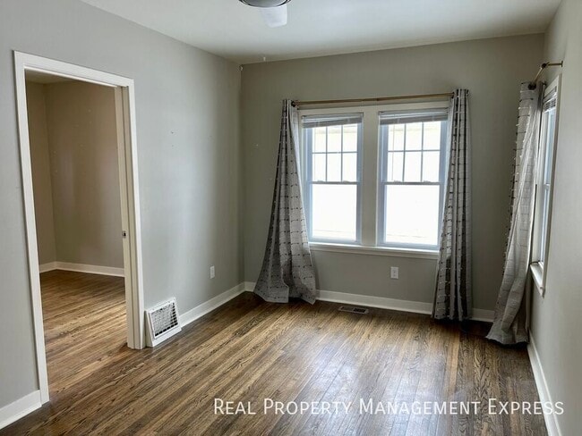 Cozy 2 Bedroom 1 Bathroom Home in Sioux Falls, SD - Building Photo - Building Photo