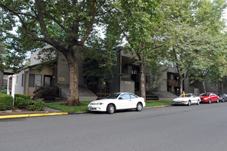 Wimbledon Gardens in Portland, OR - Building Photo - Building Photo