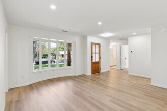 8566 Sweetwood Dr, Unit 2009-33 in Dallas, TX - Building Photo - Building Photo