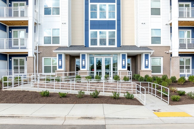 The Ironwood at Waldorf Station in Waldorf, MD - Building Photo - Building Photo