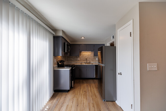 Flowerdale Apartments in Dayton, OH - Building Photo - Interior Photo