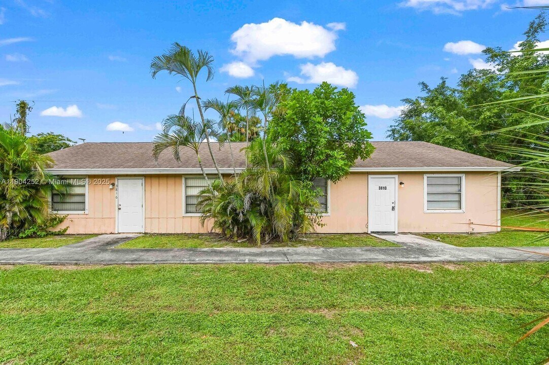 3810 92nd Ln N in West Palm Beach, FL - Building Photo