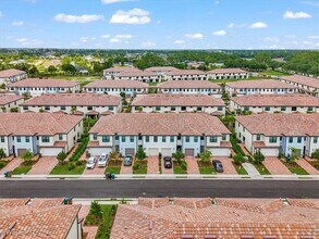 1533 Lake Jessup Cir in Cape Coral, FL - Foto de edificio - Building Photo