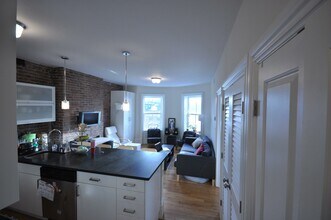 690 Massachusetts Ave, Unit 4 in Boston, MA - Building Photo - Building Photo