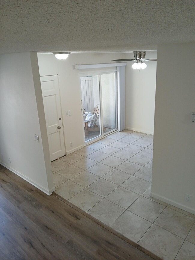 851 Amigos Way, Unit 851 Amigos Way in Newport Beach, CA - Foto de edificio - Building Photo