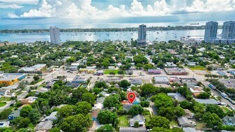 627 47th St in West Palm Beach, FL - Building Photo