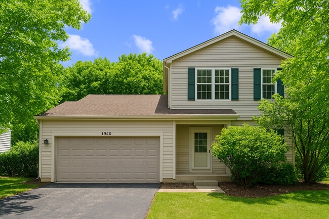 property at 1940 Somerset Ct