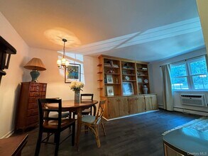 26 Layton Ave in Southampton, NY - Building Photo - Building Photo