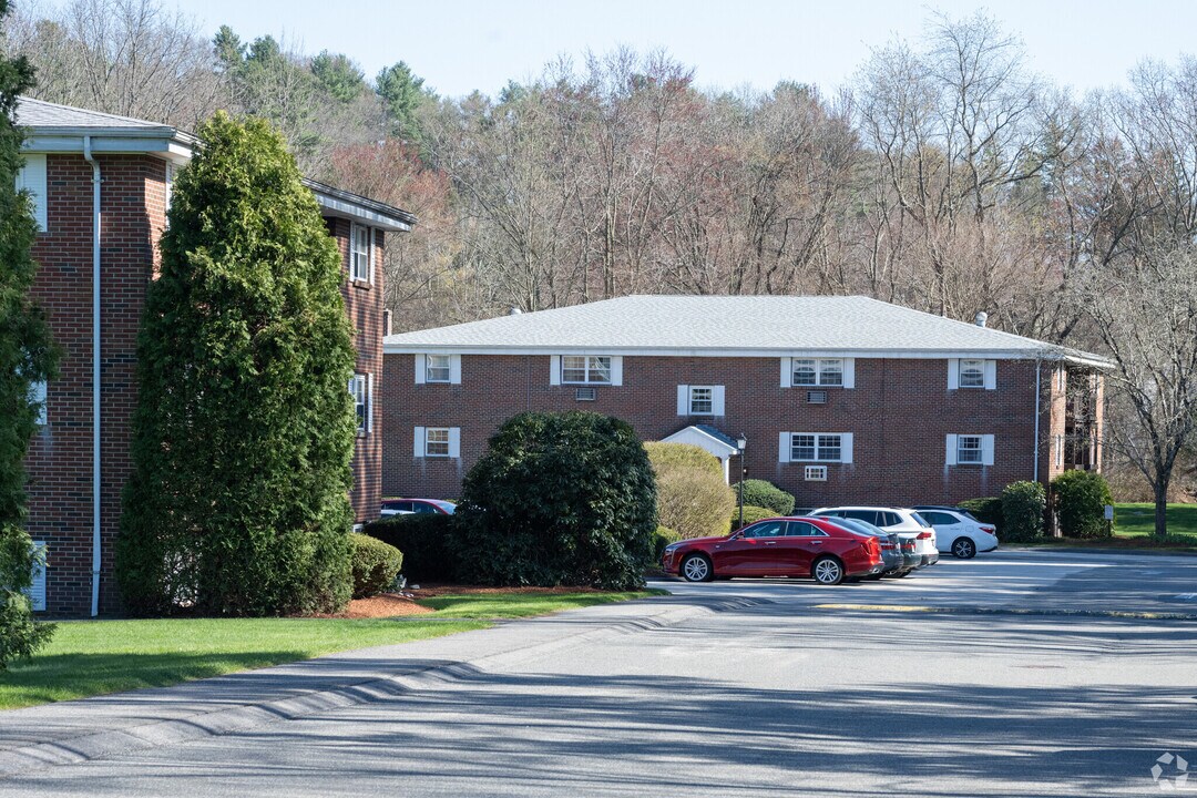 39 Pleasant St, Unit Northborough Manor Condo in Northborough, MA - Building Photo