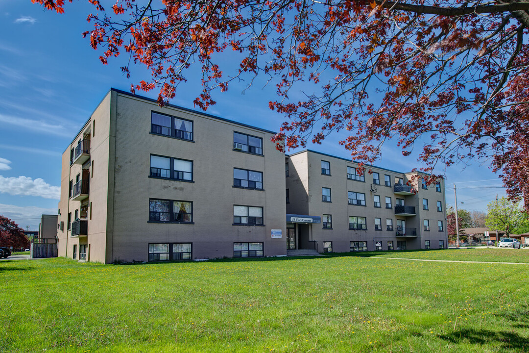 Faywood-Vinci Community in Toronto, ON - Building Photo