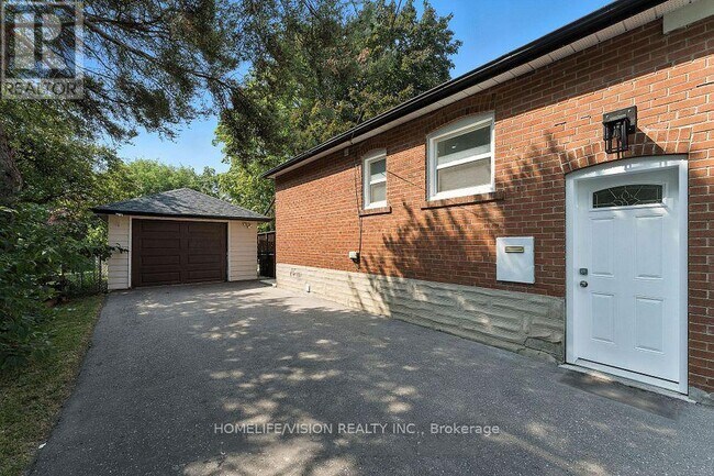 162 Queen St in Newmarket, ON - Building Photo - Building Photo