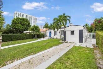 340 SW 25th Rd in Miami, FL - Building Photo - Building Photo