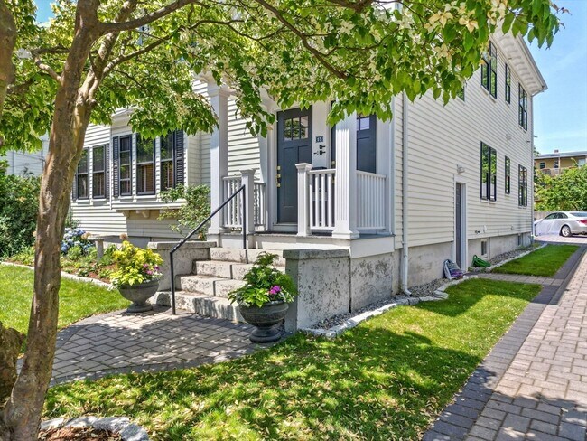 15 Hollis St, Unit #2 in Cambridge, MA - Foto de edificio - Building Photo