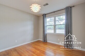 1502 Woodcrest Ave in Charleston, SC - Building Photo - Building Photo