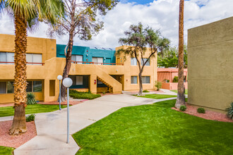 Zona Verde in Tucson, AZ - Foto de edificio - Building Photo