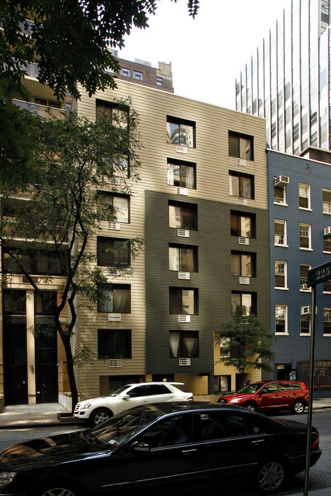 228-230 E 46th St in New York, NY - Foto de edificio