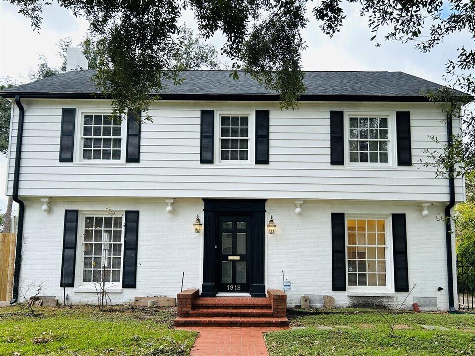 1918 Canterbury St in Houston, TX - Building Photo