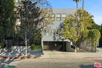 612 Huntley Dr in West Hollywood, CA - Foto de edificio - Building Photo