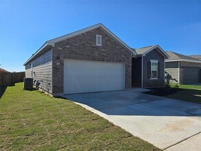 202 Fox Hvn Rd in Hutto, TX - Building Photo - Building Photo