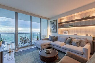 601 NE 36th St, Unit # 2604 in Miami, FL - Foto de edificio - Building Photo