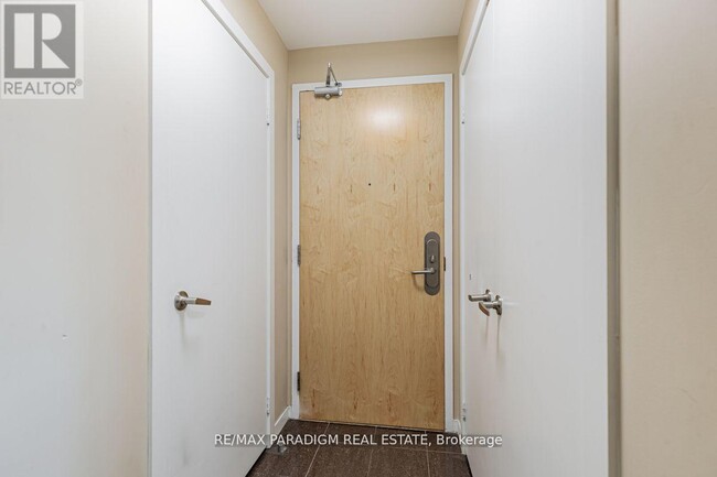 55-1155 Bremner Blvd in Toronto, ON - Building Photo - Building Photo