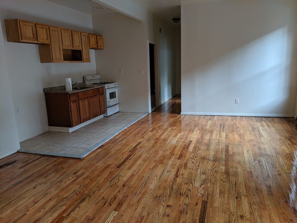 109 E 93rd St in Brooklyn, NY - Building Photo