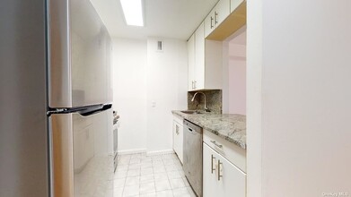 67-39 Clyde St-Unit -2L in Queens, NY - Building Photo - Building Photo